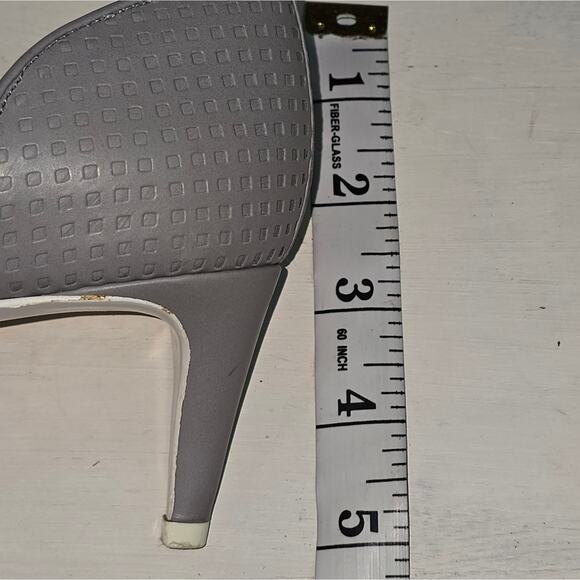 Vince Women's D'Orsay Pointed Toe Kitten Heel Pumps Perforated Leather Gray - Picture 8 of 9